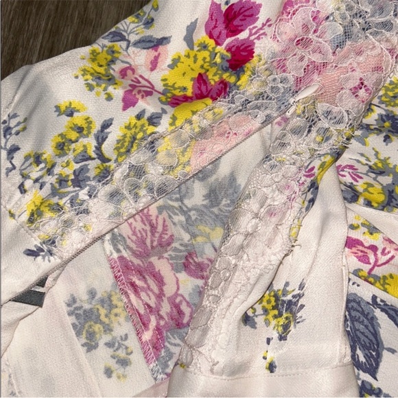 By Anthropologie Floral Lace Silky Flare Pants - Picture 10 of 11